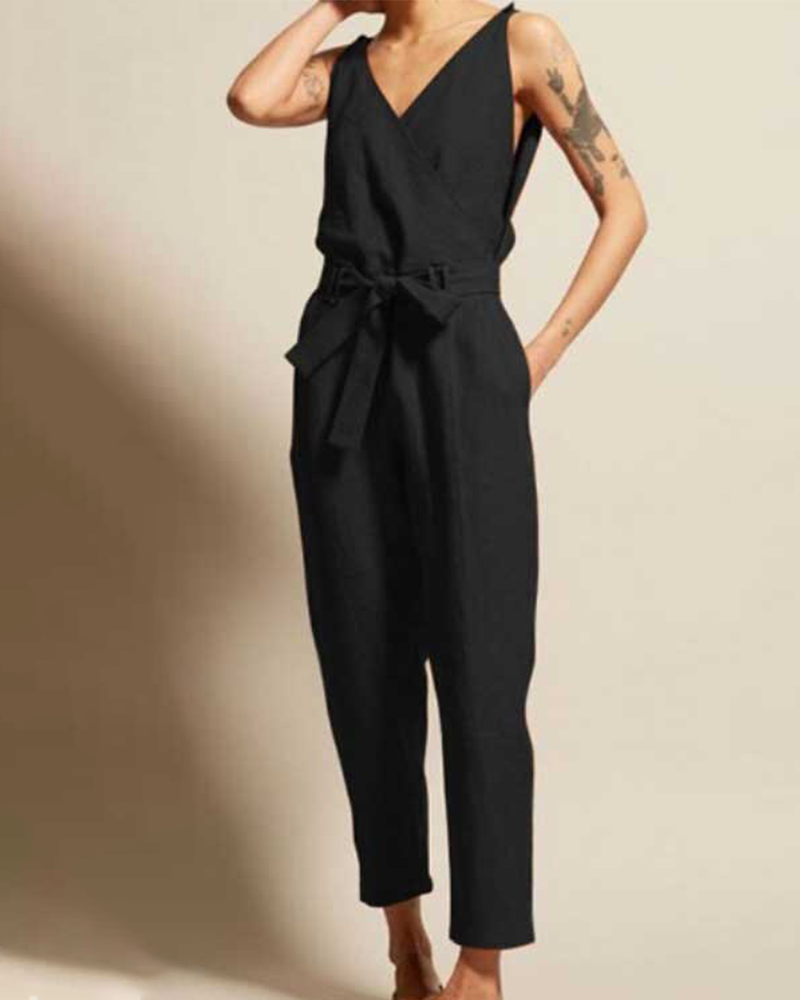 Elegant V-Neck Sleeveless Jumpsuit – Chic & Flattering Fit